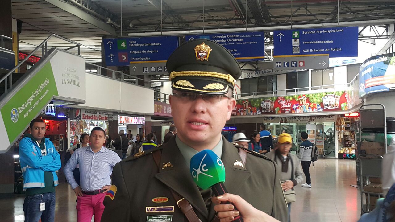 Más de 200 uniformados acompañan el ingreso y la salida de viajeros de la ciudad.