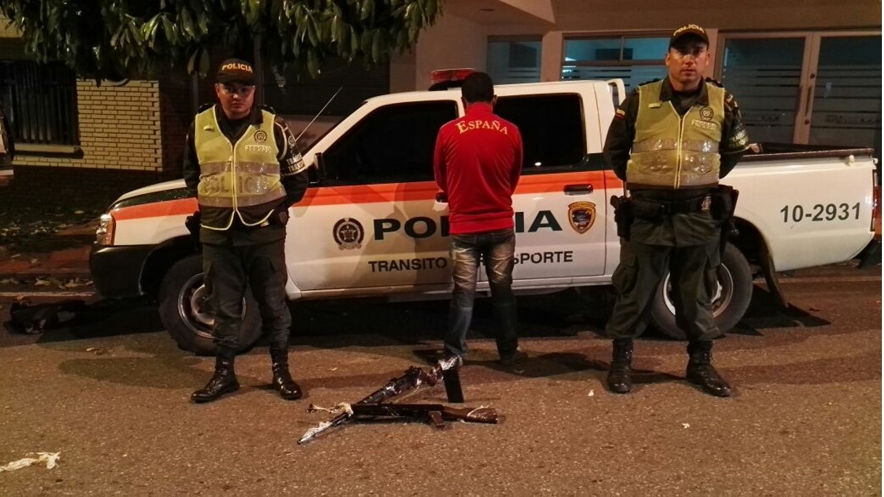 El armamento iba camuflado en la parte trasera del vehículo envueltos en una sábana para bebe