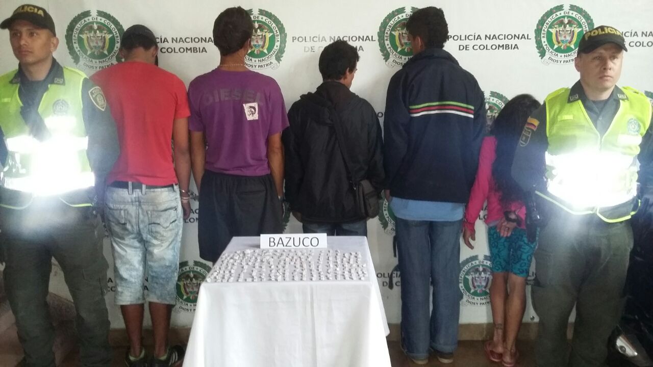 los detenidos intentaron arrojar la droga a un sanitario 5 capturados dejó el procedimiento