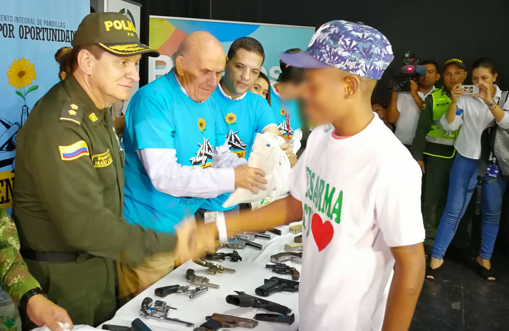 Por una Cali segura y en paz llevamos el “plan desarme” policia-plan-desarme-cali