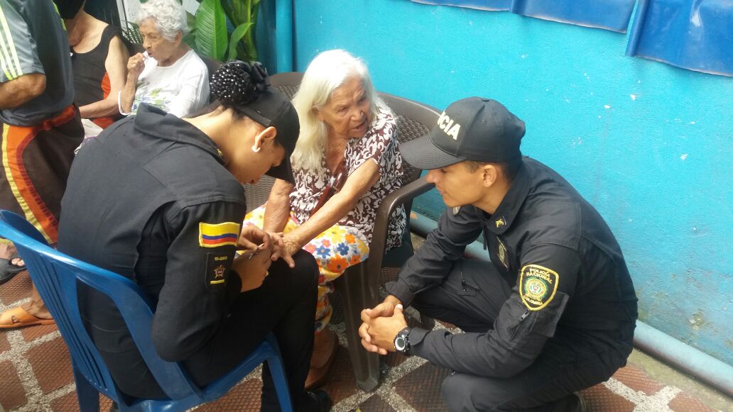 Brigada de la belleza y mejoramiento de la calidad de vida del adulto mayor a los ancianos de la Fundación la Gran Colombia