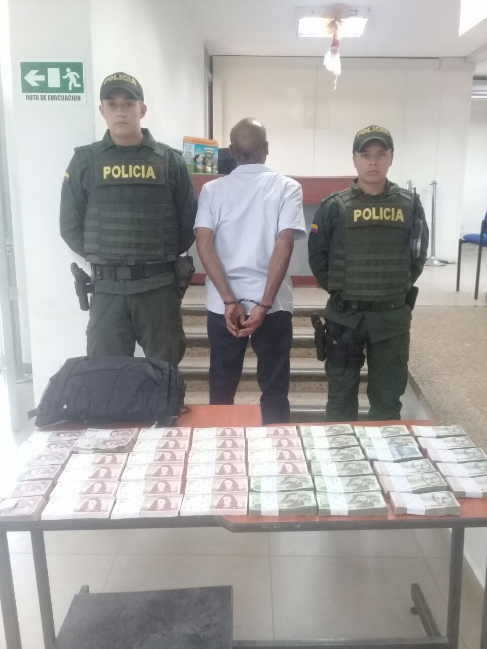 La Policía Nacional garantizando la seguridad en época decembrina. La Policía Nacional garantizando la seguridad en época decembrina.