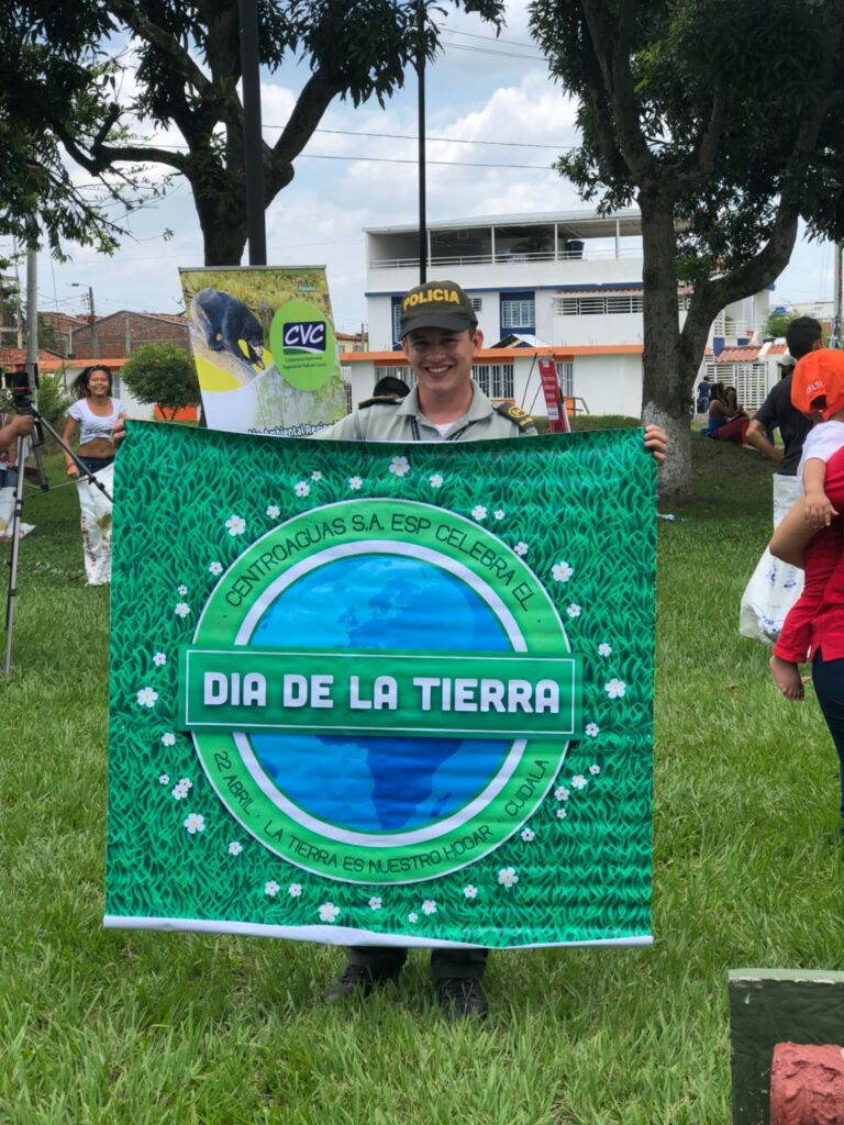 Comprometidos con el “Día Mundial de la Tierra” Comprometidos con el “Día Mundial de la Tierra”