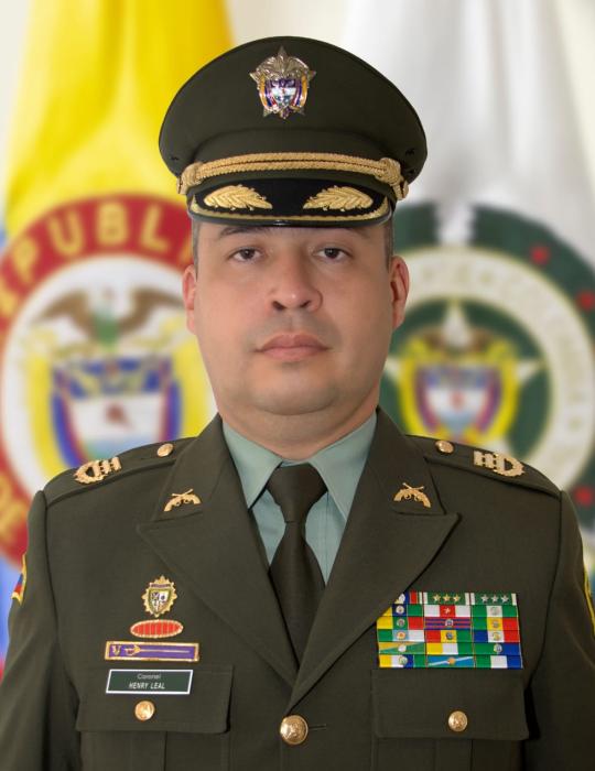 se&ntilde;or coronel Henry Alexander Leal Vel&aacute;squez comandante Departamento de policia Guavire