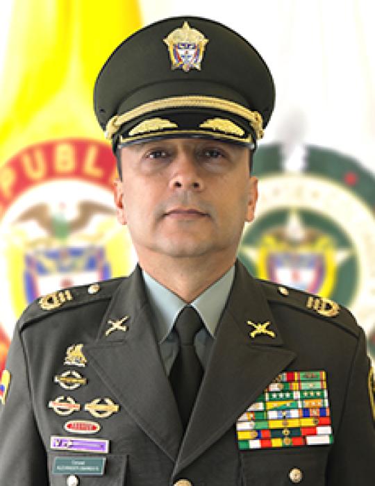 Coronel Alexander Obando S&aacute;nchez uiformado